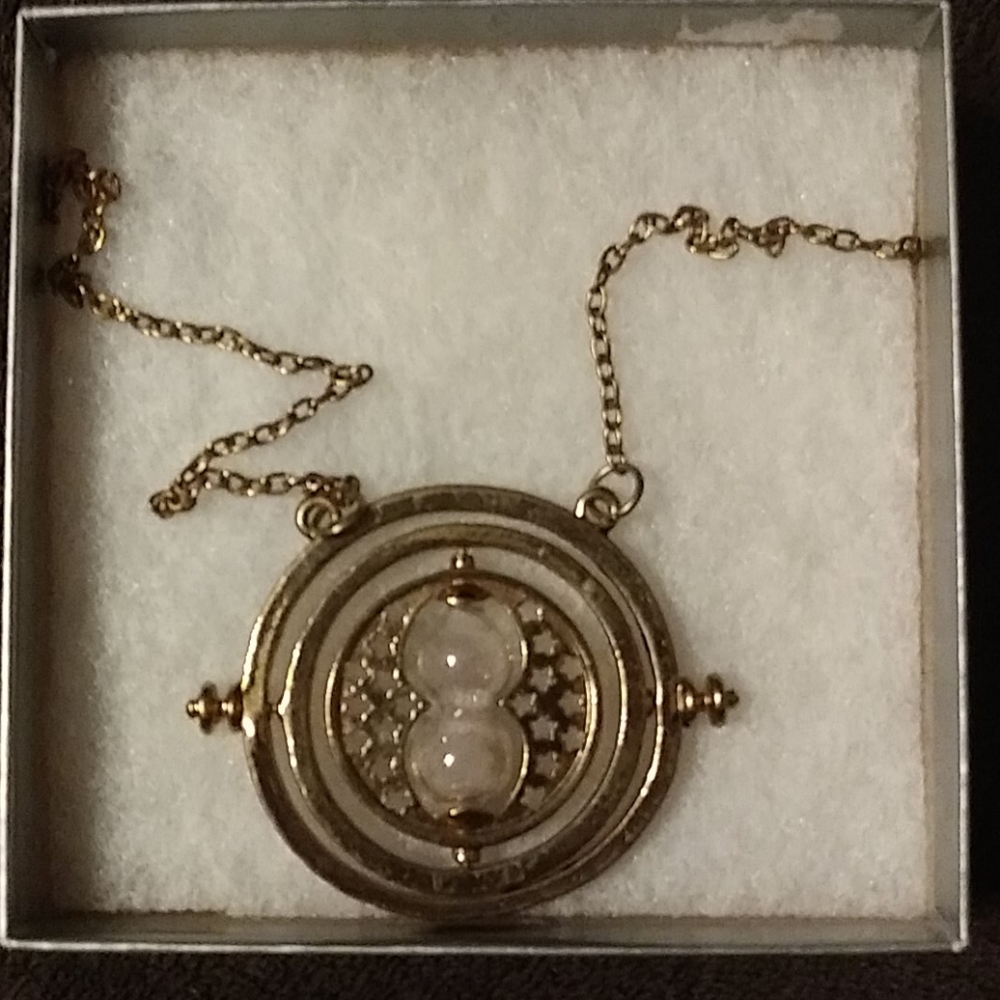 Nordstrom Hour Glass Design Necklace